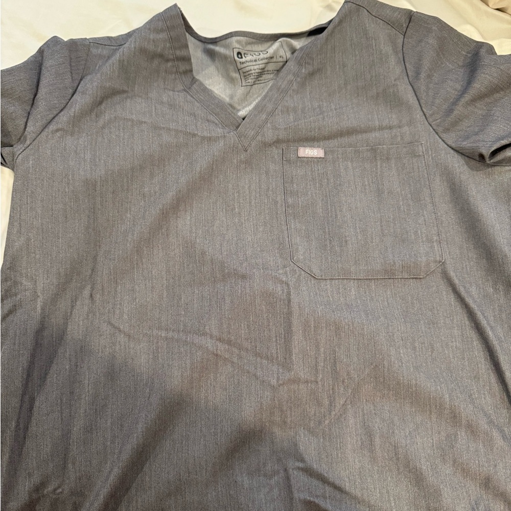 Figs scrub top